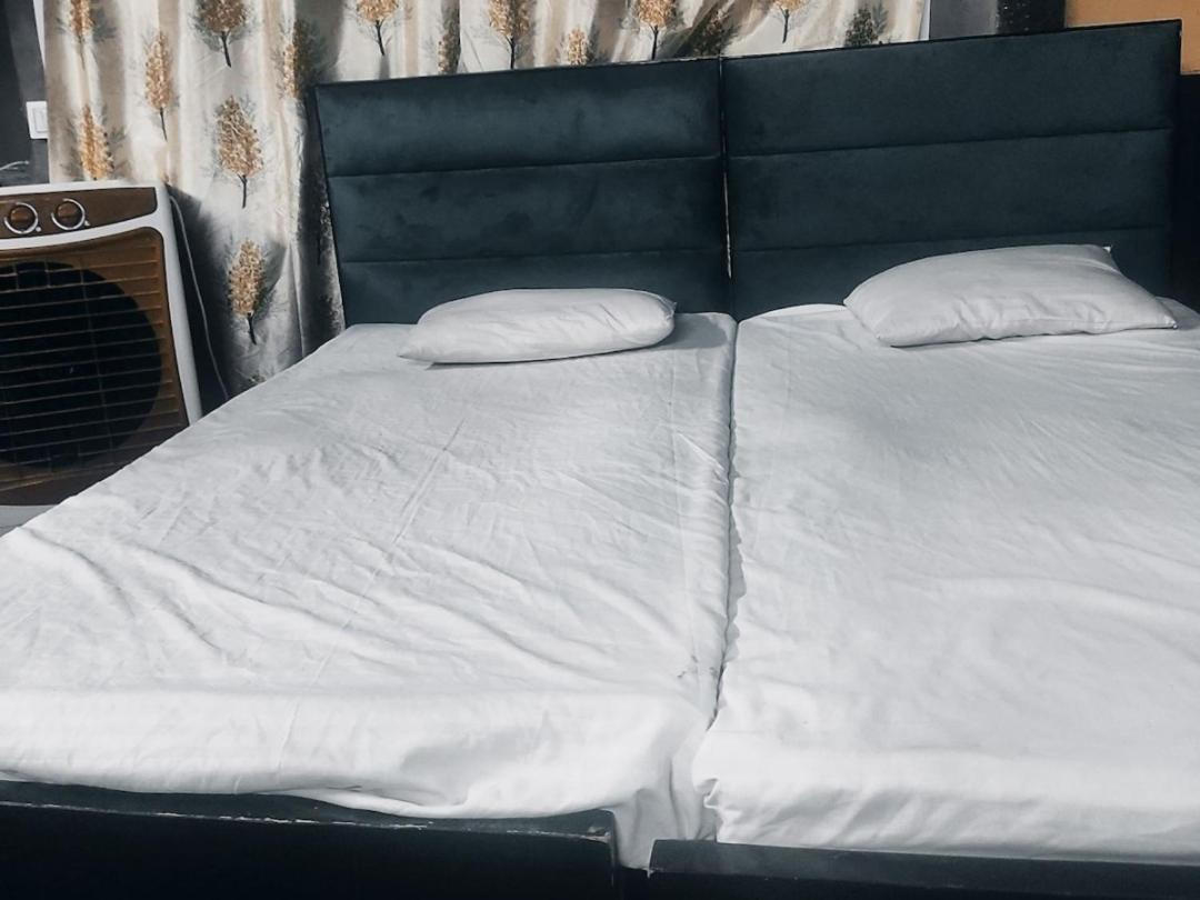 ורנאסי Rudra Home Stay מראה חיצוני תמונה